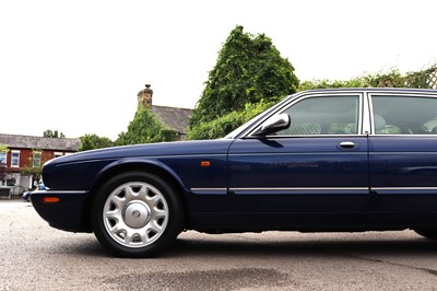 Lot 142 - 2000 Daimler Super V8