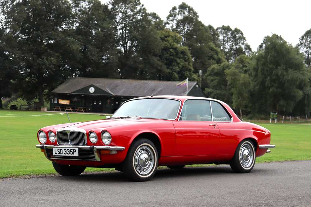 Lot 1975 Daimler Sovereign 4.2 Coupe