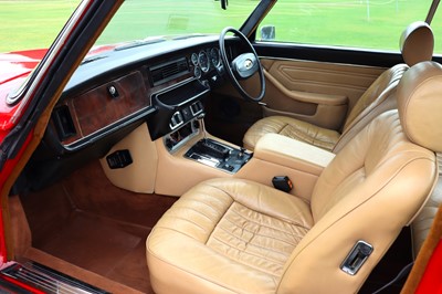 Lot 1975 Daimler Sovereign 4.2 Coupe