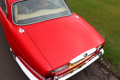 Lot 1975 Daimler Sovereign 4.2 Coupe