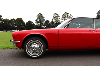 Lot 1975 Daimler Sovereign 4.2 Coupe