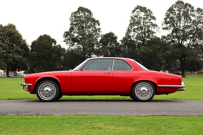 Lot 1975 Daimler Sovereign 4.2 Coupe