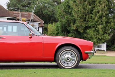 Lot 1975 Daimler Sovereign 4.2 Coupe