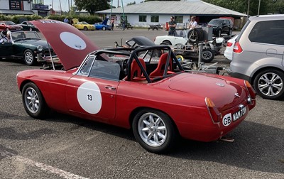 Lot 109 - 1971 MG B Roadster