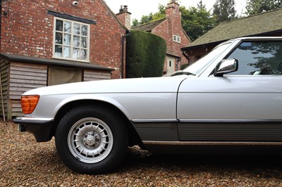 Lot 1983 Mercedes-Benz 500 SL