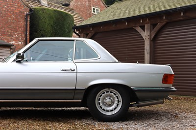 Lot 1983 Mercedes-Benz 500 SL