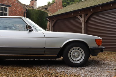 Lot 1983 Mercedes-Benz 500 SL