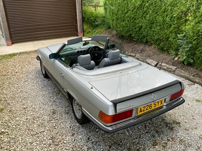 Lot 1983 Mercedes-Benz 500 SL