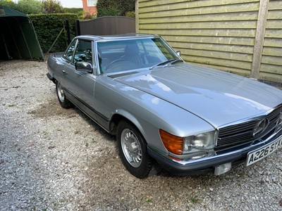 Lot 1983 Mercedes-Benz 500 SL