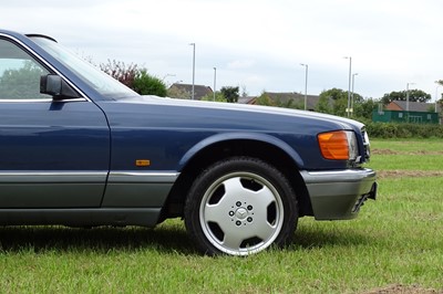 Lot 1987 Mercedes-Benz 560 SEC