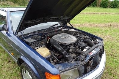 Lot 1987 Mercedes-Benz 560 SEC