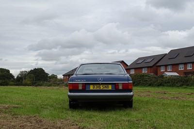 Lot 1987 Mercedes-Benz 560 SEC