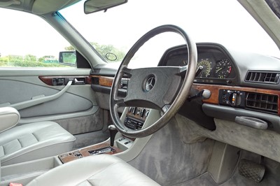 Lot 1987 Mercedes-Benz 560 SEC