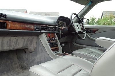 Lot 1987 Mercedes-Benz 560 SEC