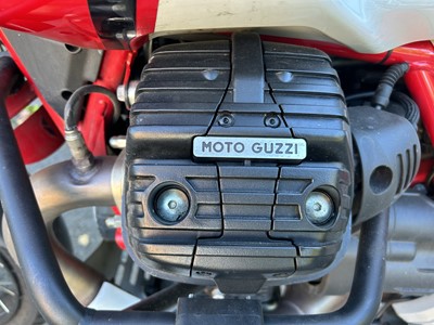 Lot 2022 Moto Guzzi V85TT