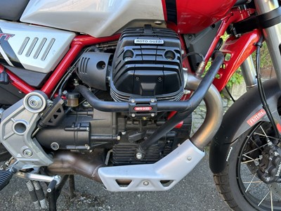 Lot 2022 Moto Guzzi V85TT