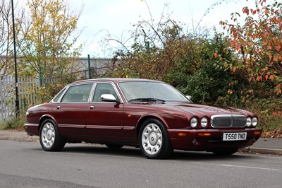 Lot 6 - 1999 Daimler Super V8