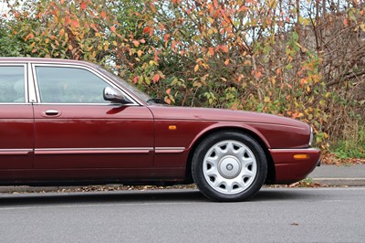 Lot 6 - 1999 Daimler Super V8