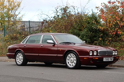 Lot 6 - 1999 Daimler Super V8