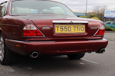 Lot 6 - 1999 Daimler Super V8