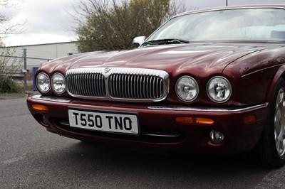 Lot 6 - 1999 Daimler Super V8