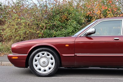 Lot 6 - 1999 Daimler Super V8