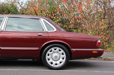 Lot 6 - 1999 Daimler Super V8