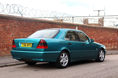 Lot 62 - 1999 Mercedes-Benz C240 Sport