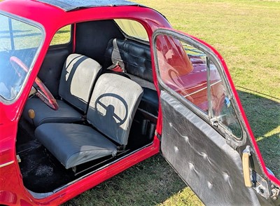 Lot 136 - 1959 Vespa 400 Micro Car