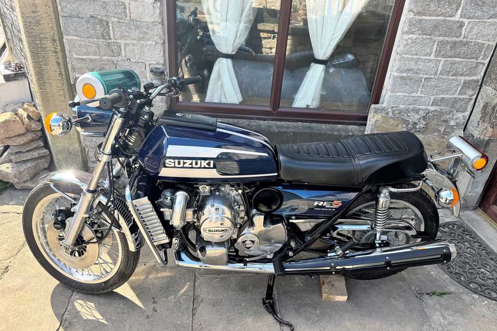 Lot 1975 Suzuki RE5