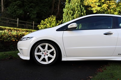 Lot 2009 Honda Civic Type R Championship White Edition