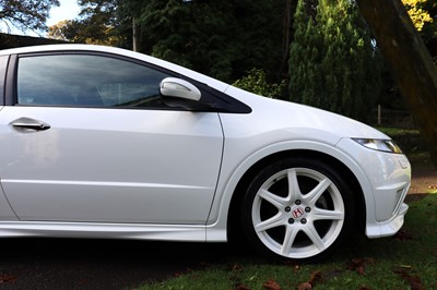 Lot 2009 Honda Civic Type R Championship White Edition