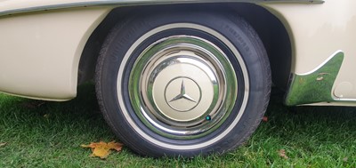 Lot 1958 Mercedes-Benz 190 SL