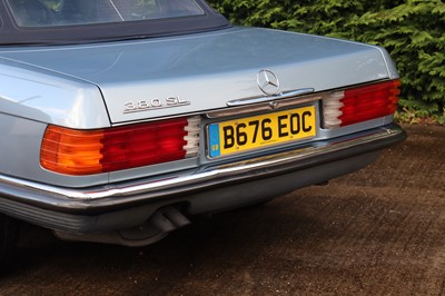 Lot 1985 Mercedes-Benz 380 SL