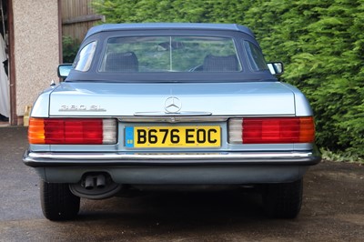 Lot 1985 Mercedes-Benz 380 SL