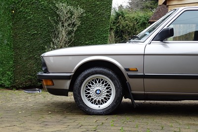 Lot 1987 BMW 525i