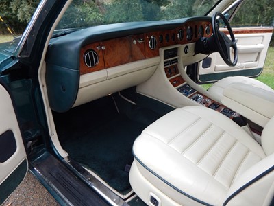 Lot 1990 Bentley Turbo R