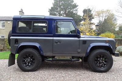 Lot 2000 Land Rover Defender 90 County TD5