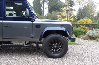 Lot 2000 Land Rover Defender 90 County TD5