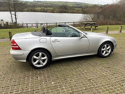 Lot 2003 Mercedes-Benz SLK320