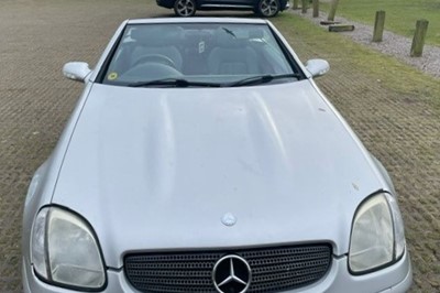 Lot 2003 Mercedes-Benz SLK320