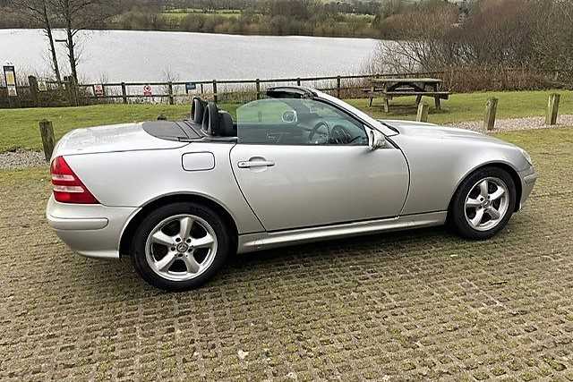 Lot 2003 Mercedes-Benz SLK320