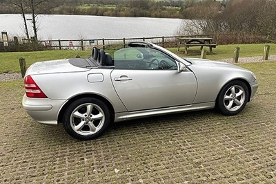 Lot 2003 Mercedes-Benz SLK320