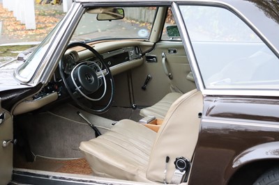 Lot 1968 Mercedes-Benz 280SL