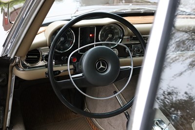 Lot 1968 Mercedes-Benz 280SL