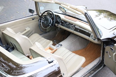 Lot 1968 Mercedes-Benz 280SL