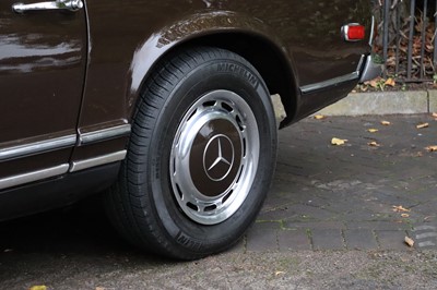 Lot 1968 Mercedes-Benz 280SL