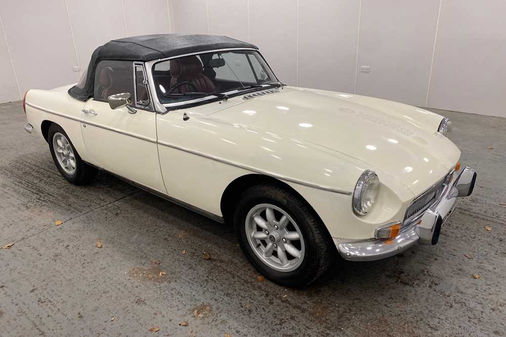 Lot 15 - 1971 MG B Roadster