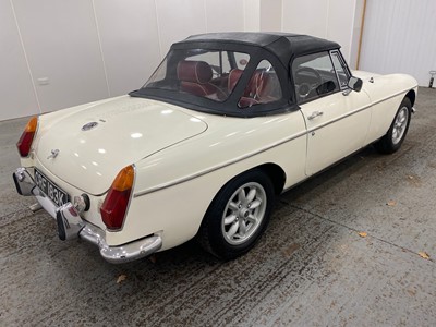 Lot 15 - 1971 MG B Roadster