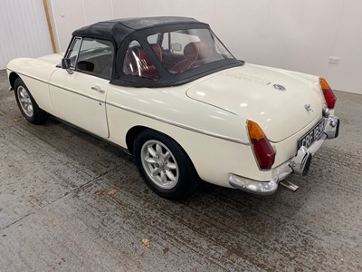 Lot 15 - 1971 MG B Roadster